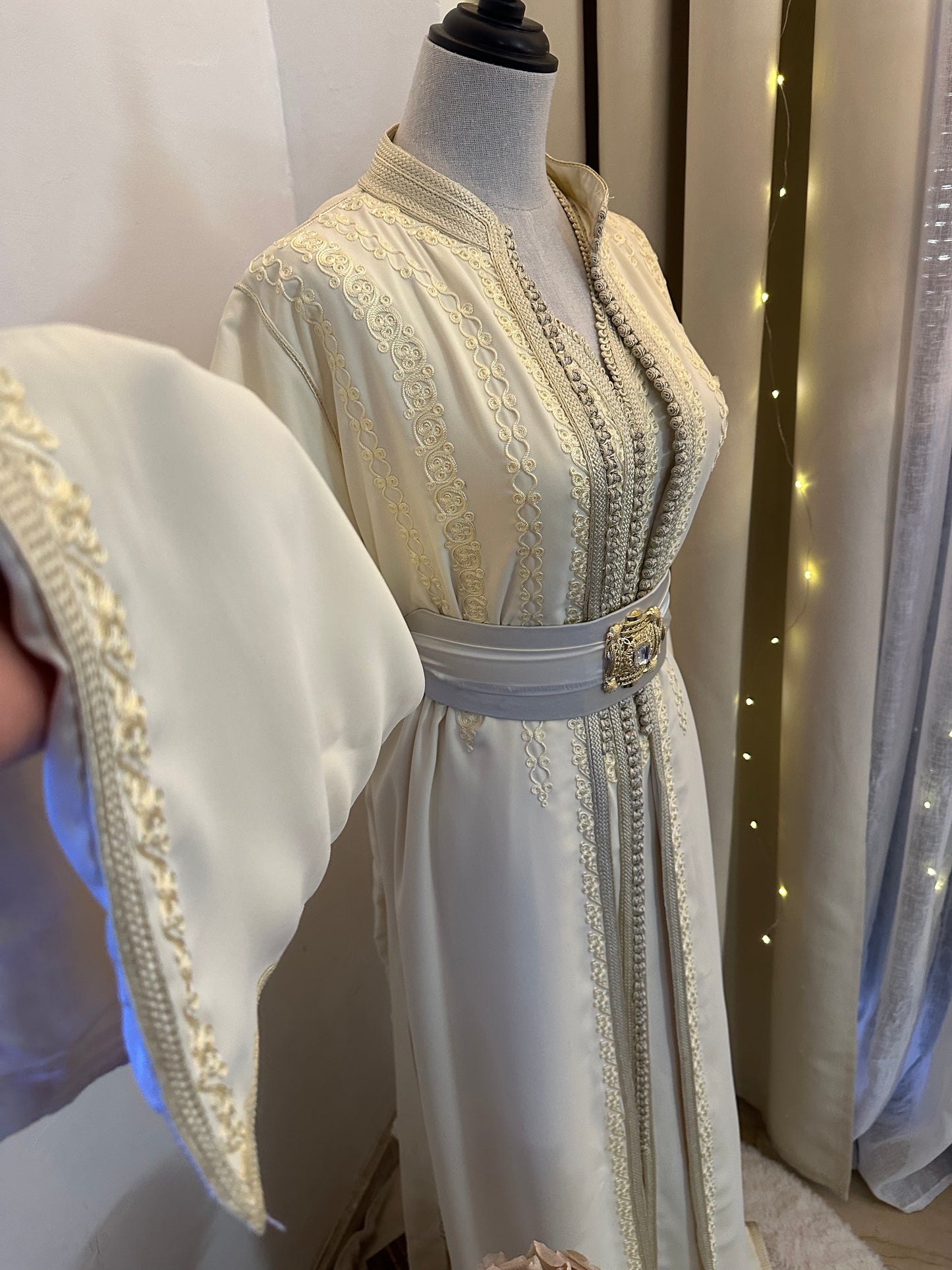 Takchita Blanc cassé Dorée
